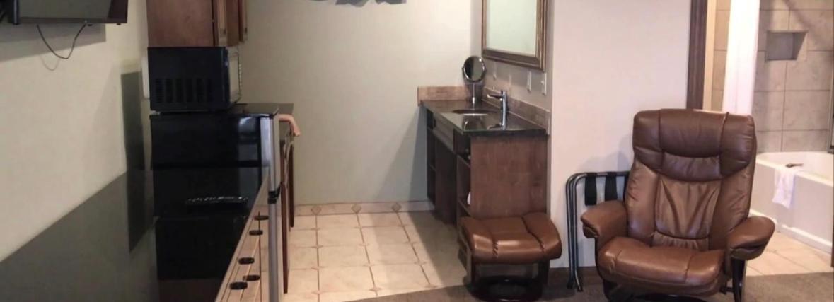 Baltzell Lodge Great Bend Екстер'єр фото